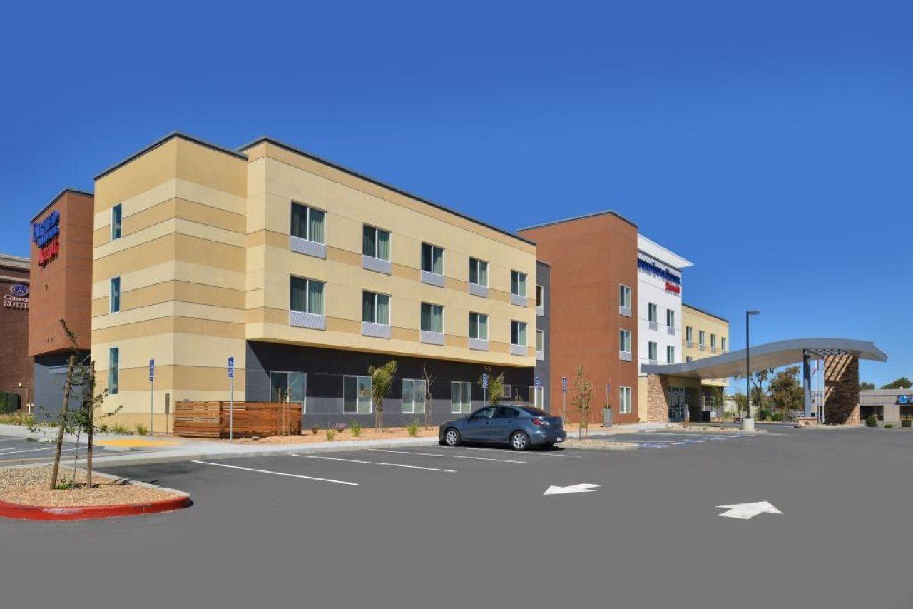 Fairfield Inn & Suites By Marriott Sacramento Airport Woodland Eksteriør billede